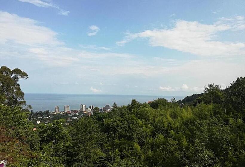 اتاق خانوادگی با چشمانداز دریا, With Beautiful Sea And Mountain Views