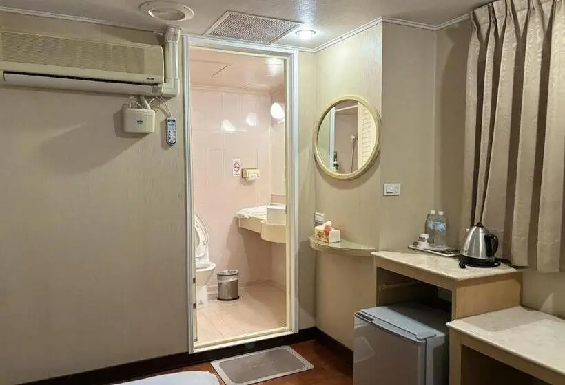 اتاق استاندارد چهار تخته, 花蓮凱悅旅店 Kaiyue Inn