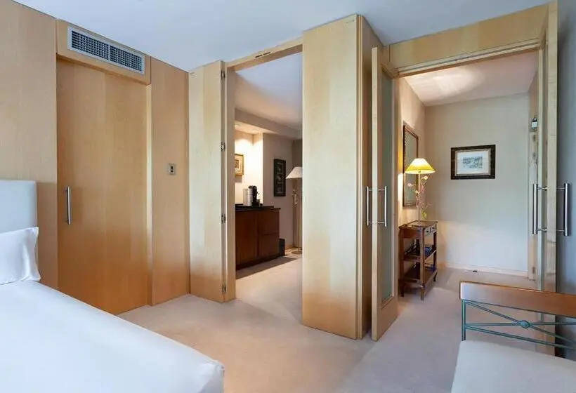 سوئیت با وان آب گرم, Suites Del Mar Fenals Apartments