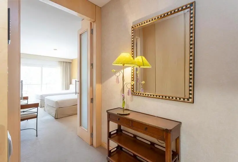 سوئیت با وان آب گرم, Suites Del Mar Fenals Apartments