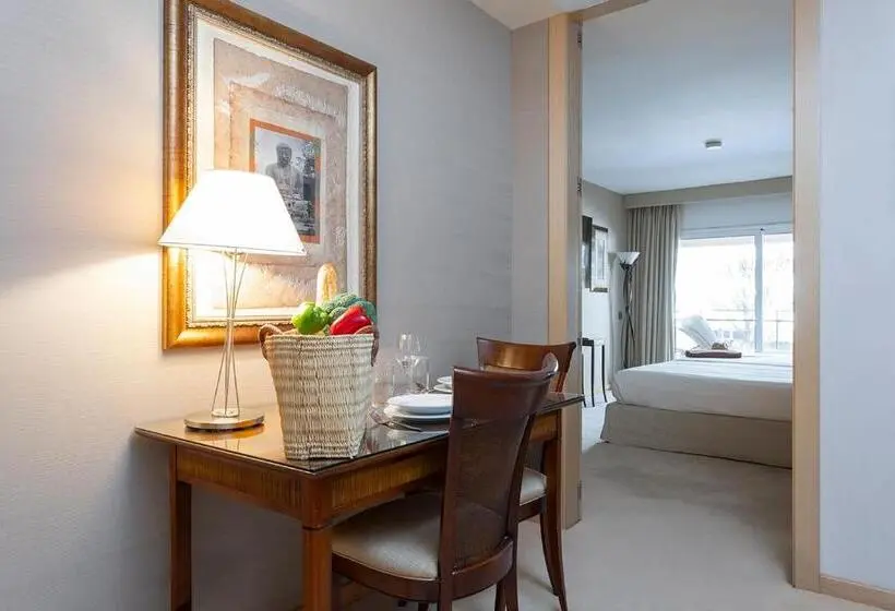 سوئیت با وان آب گرم, Suites Del Mar Fenals Apartments