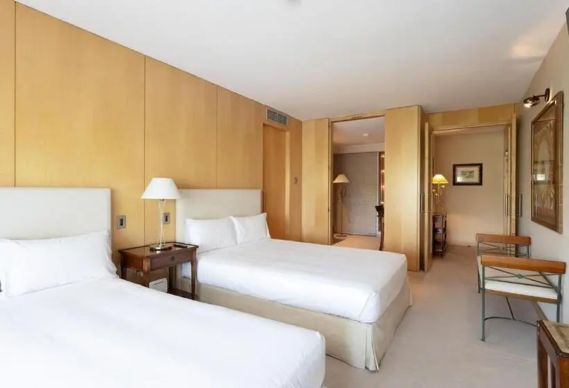 سوئیت با وان آب گرم, Suites Del Mar Fenals Apartments