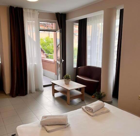 스탠다드 발코니 룸, Guest House Family