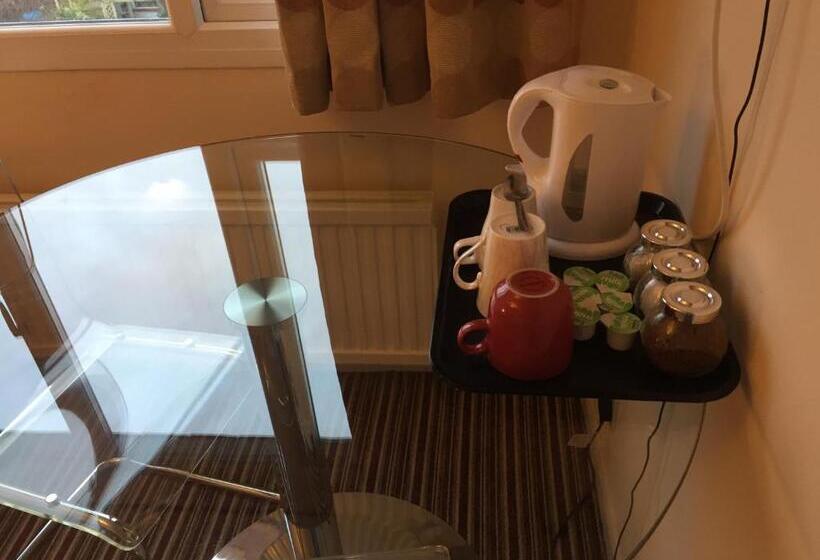 Семейный Номер, Southend Guest House   Close To Beach, Train Station & Southend Airport