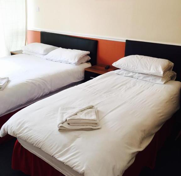Номер Стандарт Трехместный, Southend Guest House Close To Beach, Train Station & Southend Airport