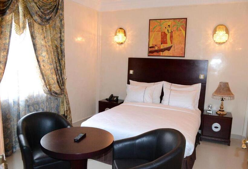 سوییت جونیور لوکس, Africa