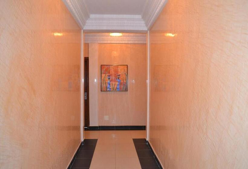 سوییت جونیور لوکس, Africa