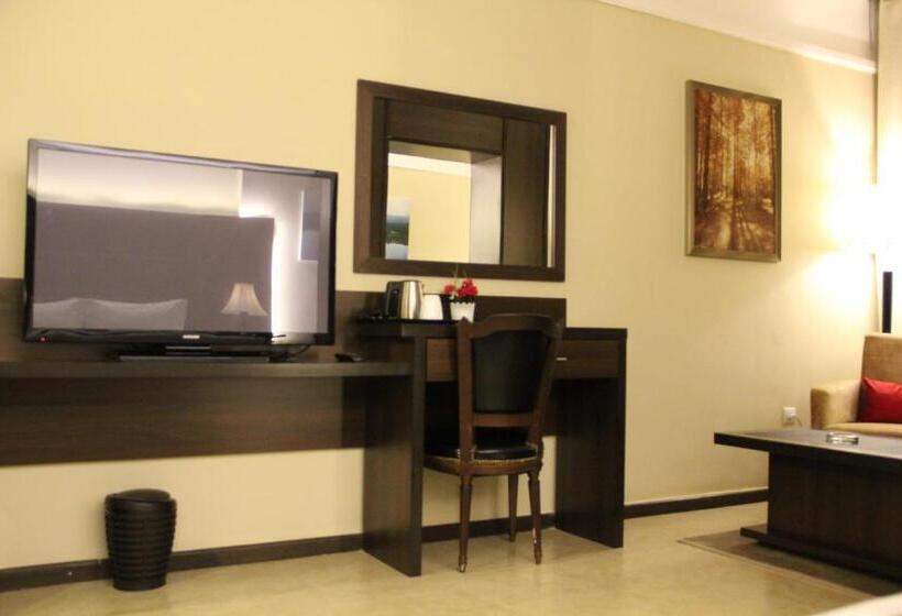 Economy Triple Room, Casablu