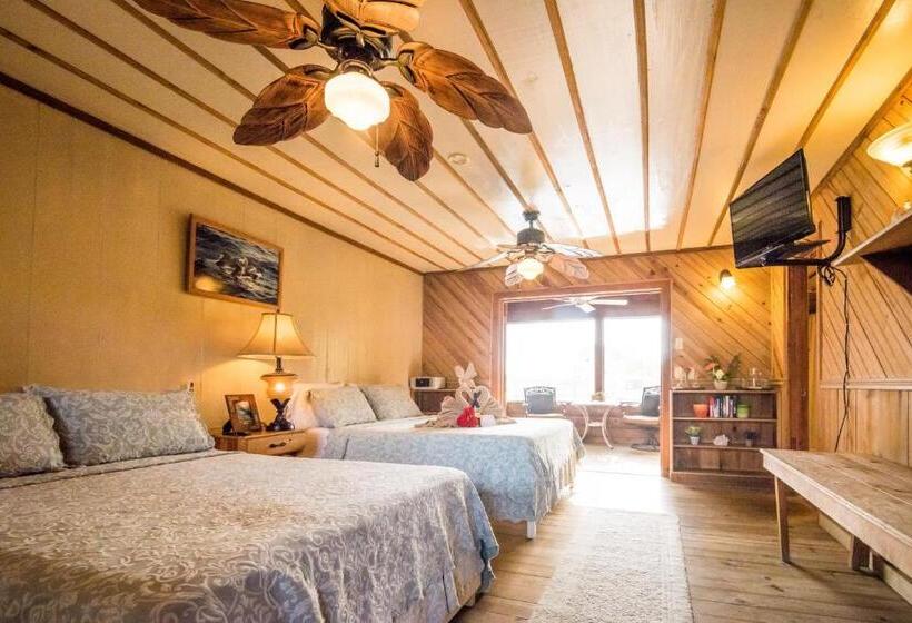 اتاق لوکس با بالکن و چشمانداز دریا, Utila Lodge