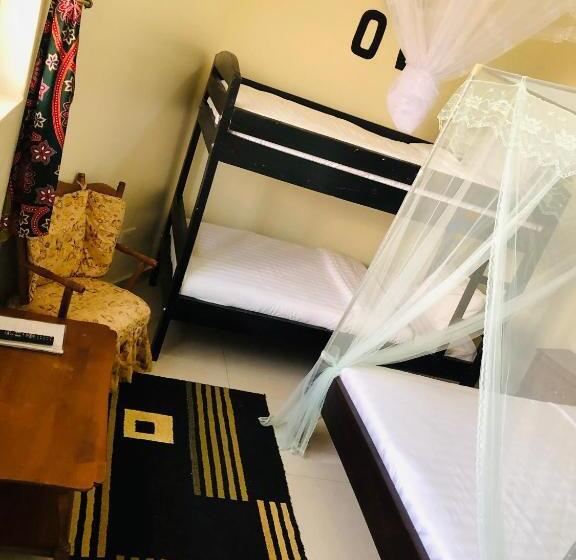 تختخواب در اتاق مشترک, Mowicribs Hotel And Spa