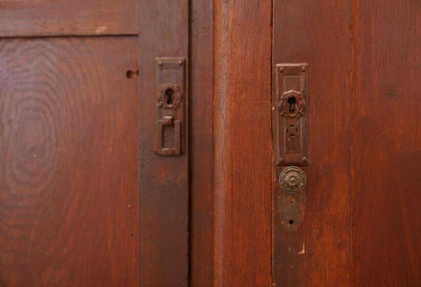 이코노미 룸, Toon Armeni Guest House