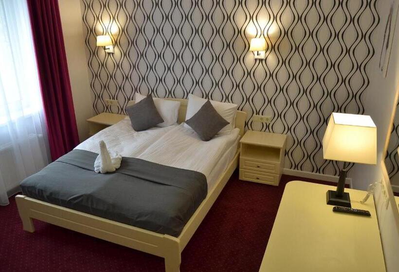 اتاق سوپریور, Ajur