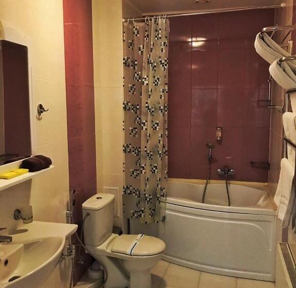 سوئیت با بالکن, Ajur