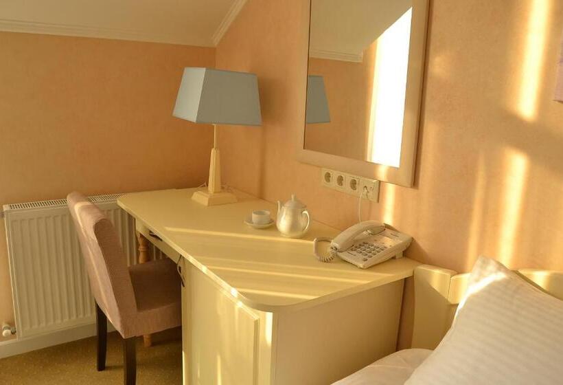 اتاق سوپریور, Ajur