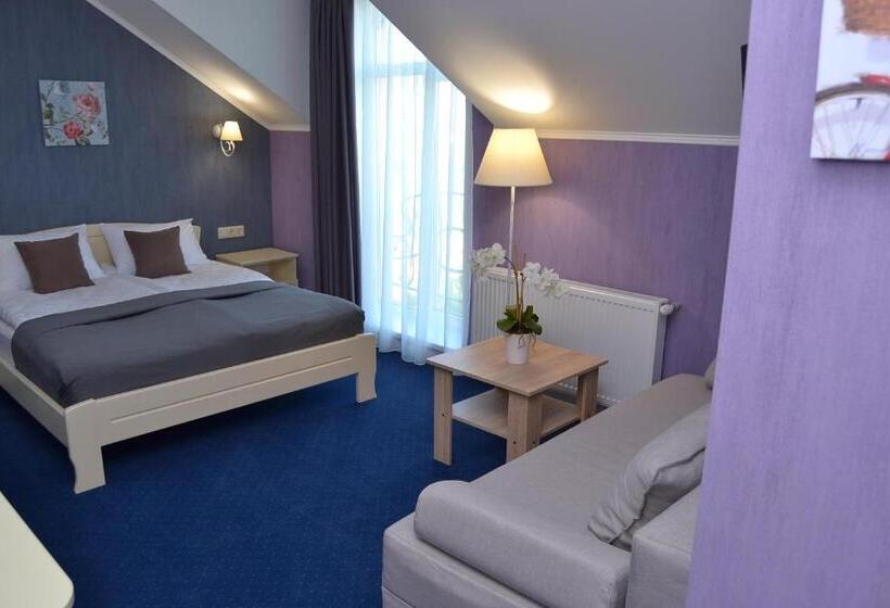 اتاق سوپریور, Ajur