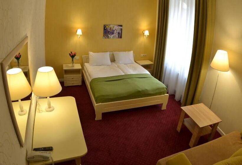 اتاق سوپریور, Ajur