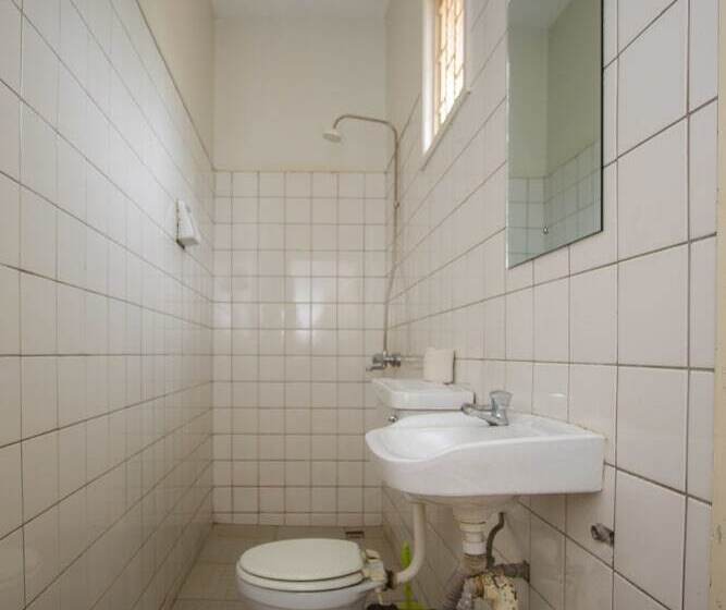 اتاق اجرایی, Emirina Travel