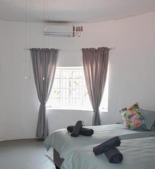 Standard Triple Room with Terrace, Three Bridges B&b