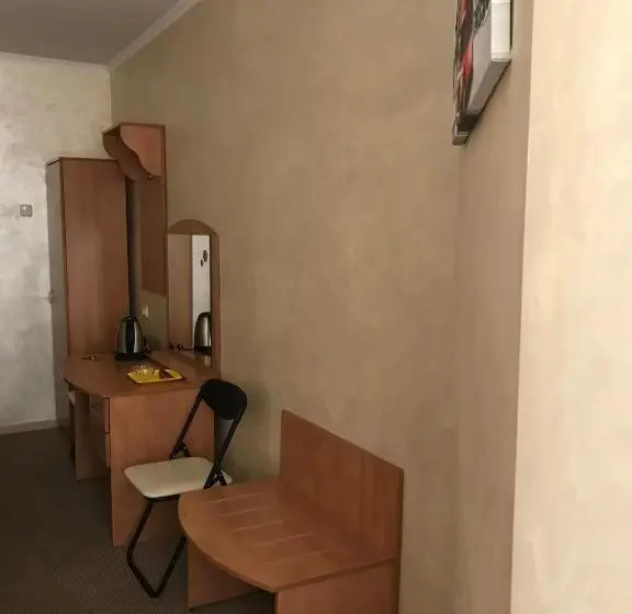 اتاق اکونومی, Hostel Iskra