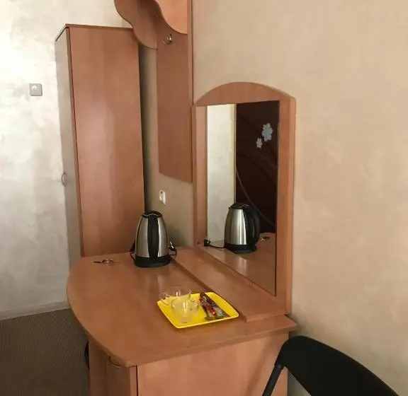 اتاق اکونومی, Hostel Iskra