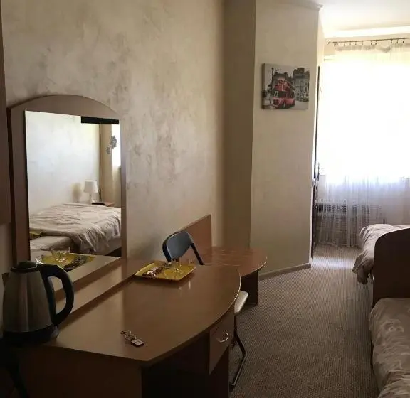 اتاق اکونومی, Hostel Iskra