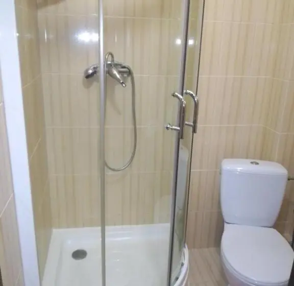 اتاق اکونومی, Hostel Iskra