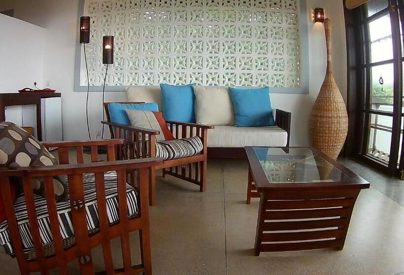 家庭海景房, Little Tamarind