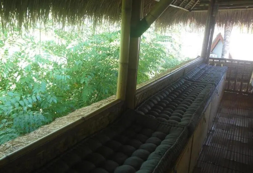 ルームシェアのワンベッド, Captain Coconuts Gili Air