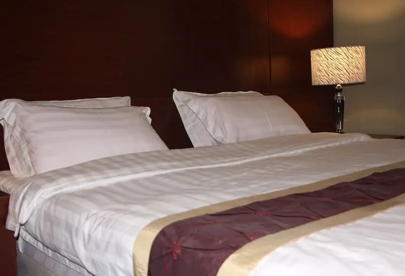 سوییت جونیور, Eleven's Hôtel & Spa