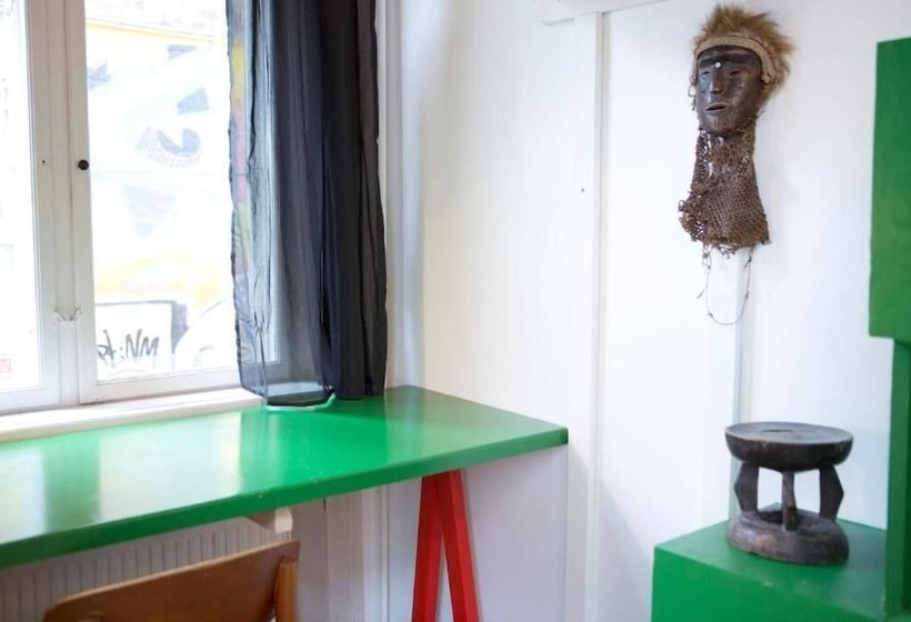 חדר סטנדרט לשלושה עם חדר אמבטיה משוף, Globalhagen Hostel