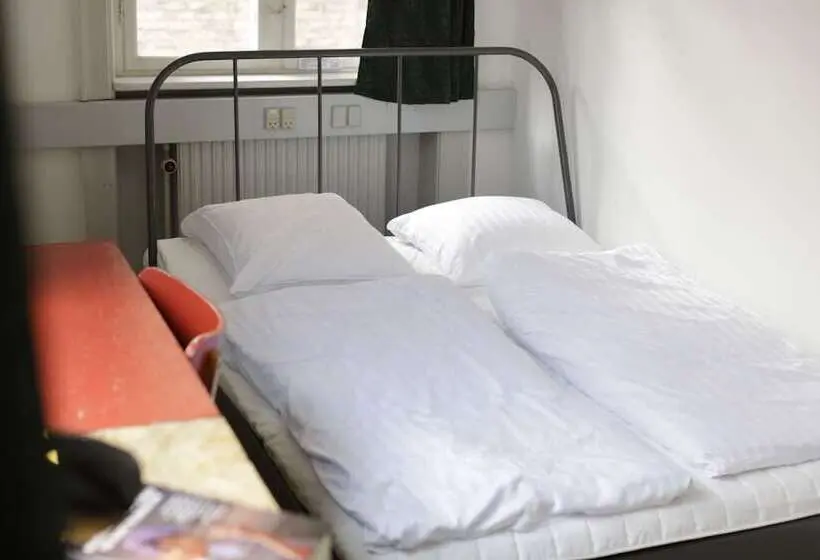 اتاق استاندارد با سرویس بهداشتی مشترک, Globalhagen Hostel