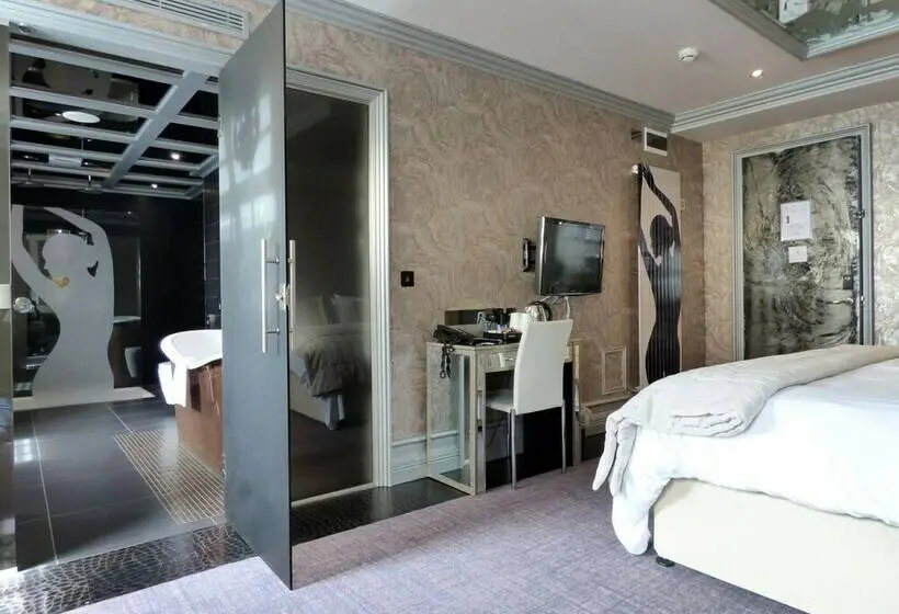 اتاق لوکس, Me & Mrs Jones