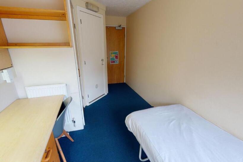 标准单人间, Phoenix Halls