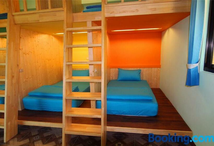 اتاق خانوادگی, Lian Chinq Diving B&b