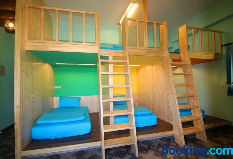 اتاق خانوادگی, Lian Chinq Diving B&b