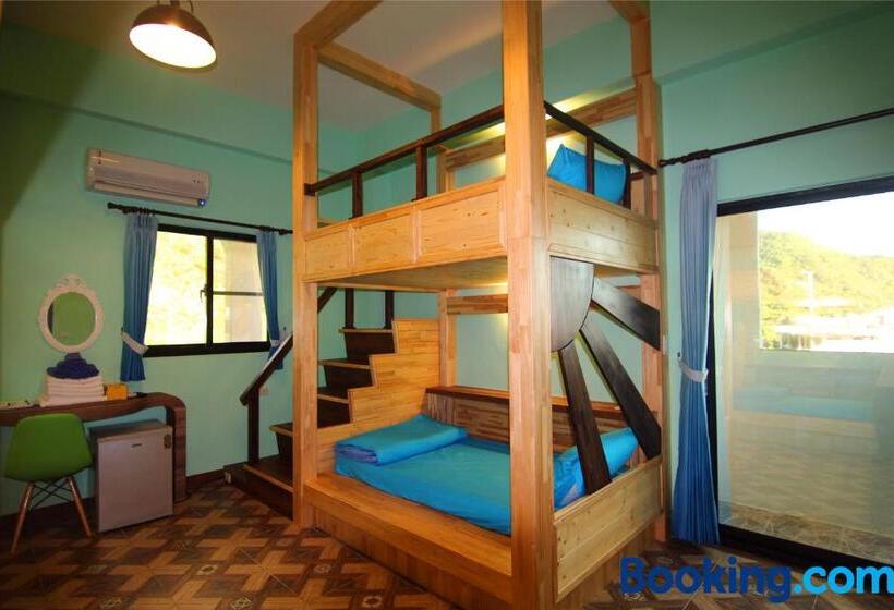 اتاق خانوادگی, Lian Chinq Diving B&b