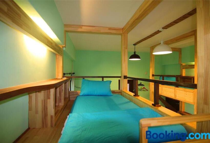 اتاق خانوادگی, Lian Chinq Diving B&b