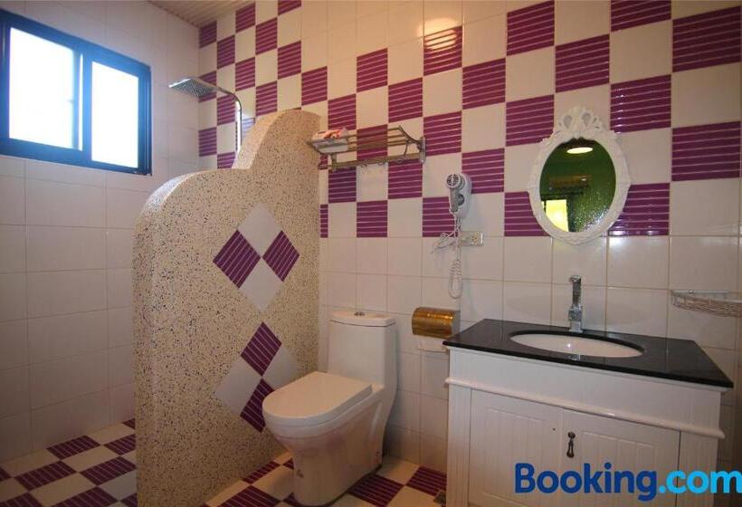 اتاق خانوادگی, Lian Chinq Diving B&b