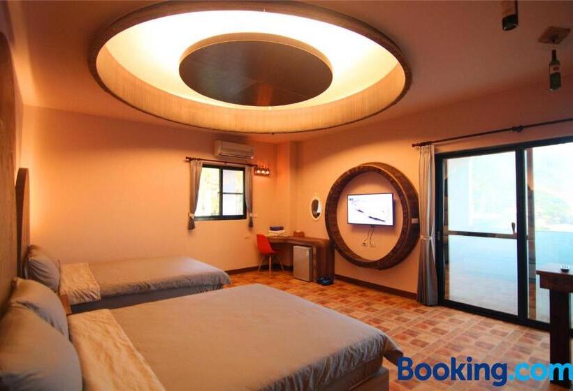 اتاق استاندارد چهارنفره با بالکن, Lian Chinq Diving B&b