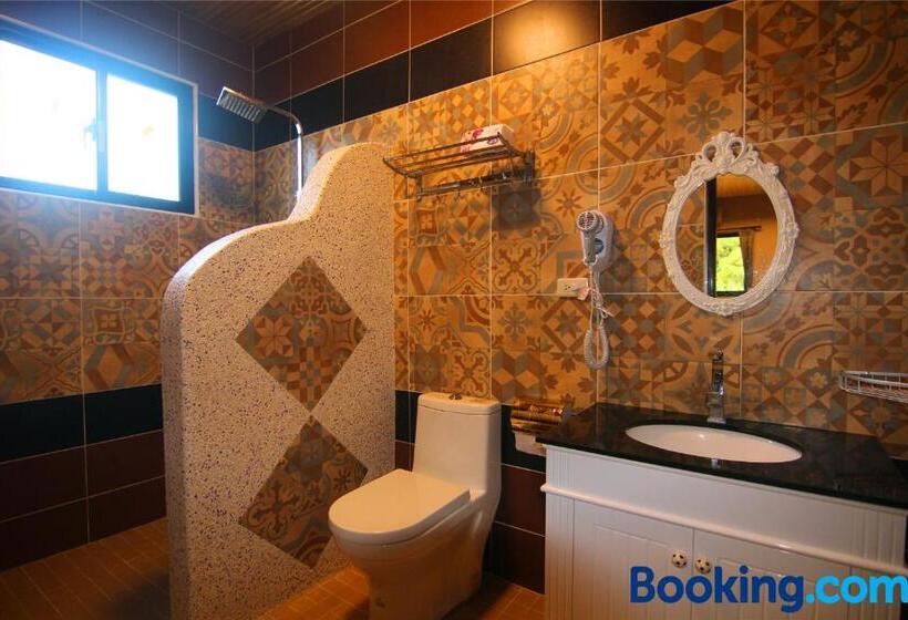 اتاق استاندارد چهارنفره با بالکن, Lian Chinq Diving B&b