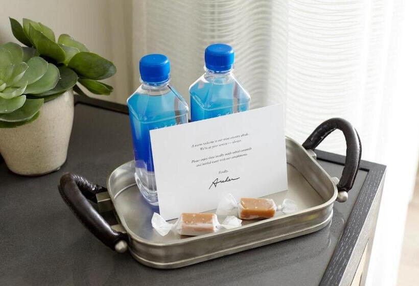 חדר סטנדרט עם מרפסת, Archer Hotel Napa