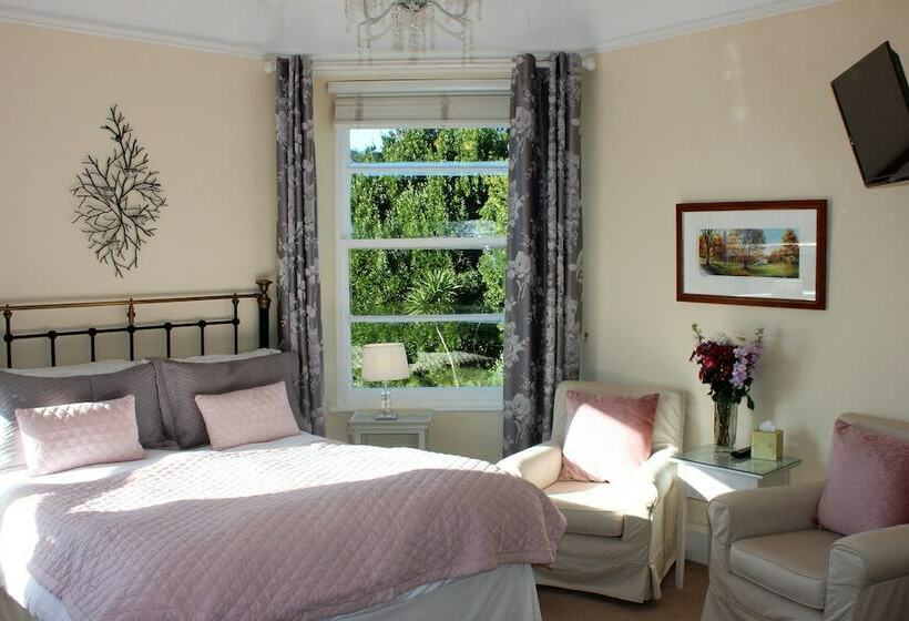 חדר סופריור, Trafalgar House