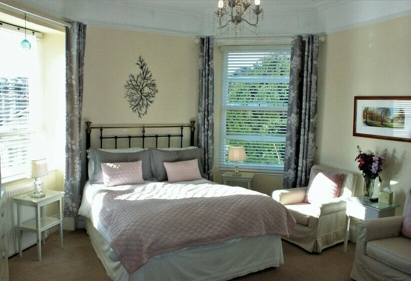 חדר סופריור, Trafalgar House