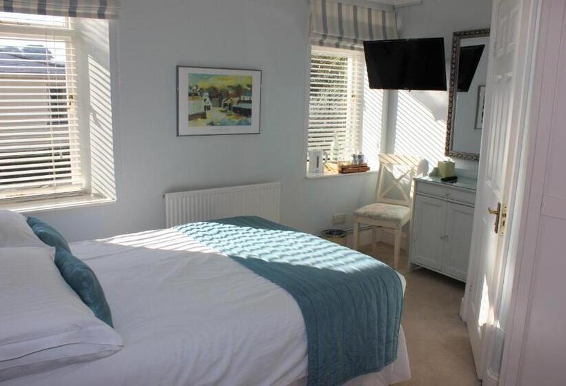 חדר בסיסי, Trafalgar House