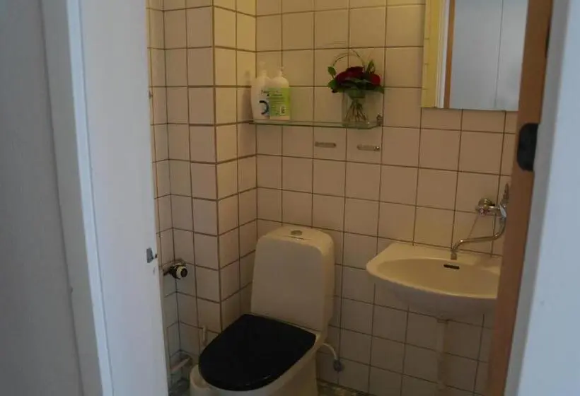 Standard Neljän Hengen Huone, Emmaus Hostel
