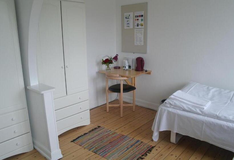 스탠다드 룸 공동 욕실, Emmaus Hostel