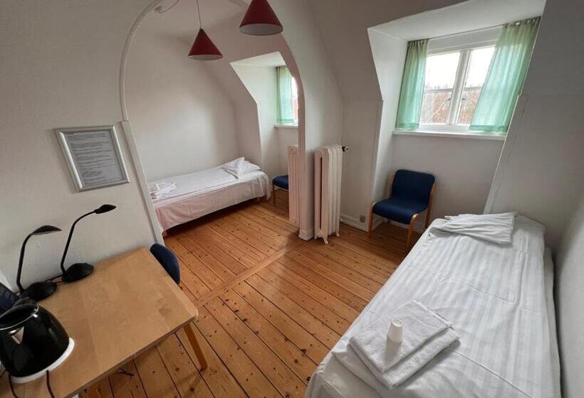 스탠다드 룸 공동 욕실, Emmaus Hostel