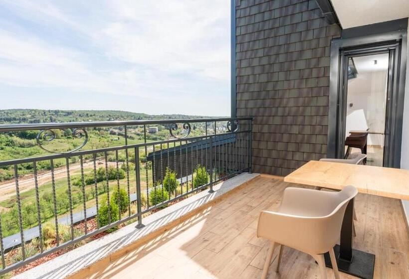 سوییت لوکس, Fruške Residences