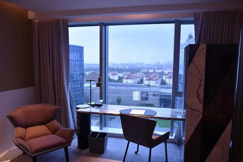 キングサイズベッドのスタンダードルーム, Le Meridien Shanghai Hongqiao,minhang