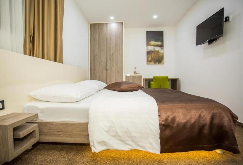 غرفة قياسية, National